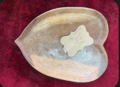 Heart-Shaped Wooden Bowl – Symbol of Love and Craftsmanship
